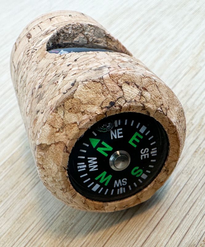 Nøkkelring med termometer og kompass