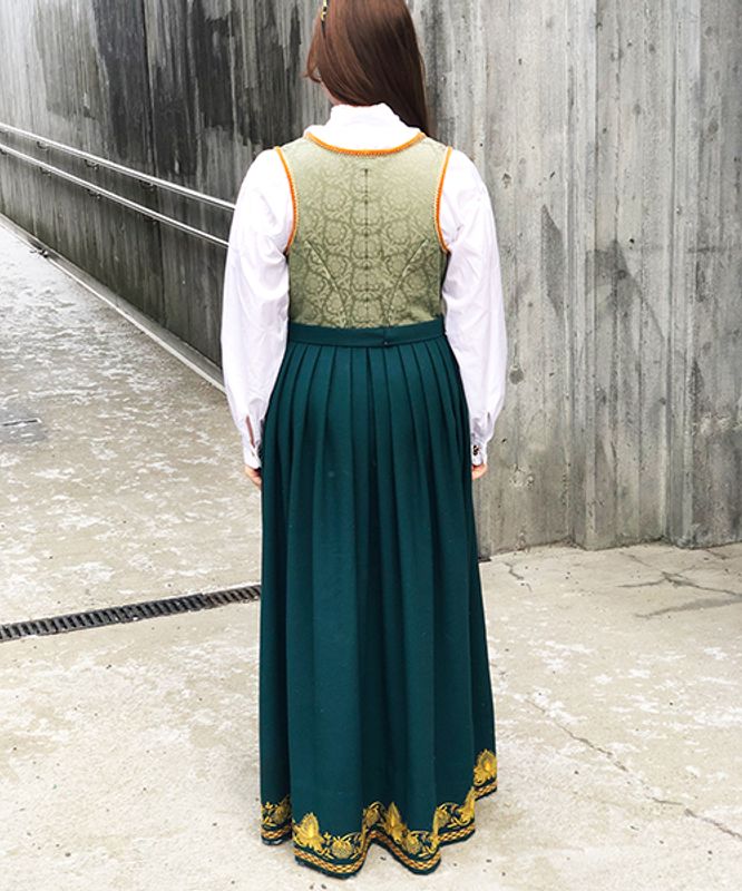 Sjøgrønn Romeriksbunad L55