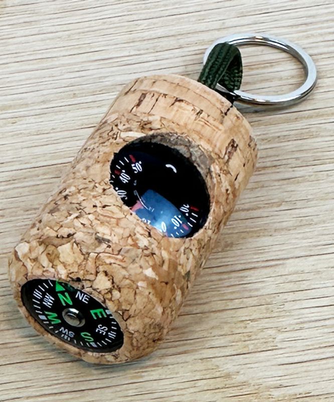 Nøkkelring med termometer og kompass