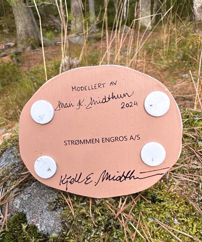 Midthun-nisse med lue